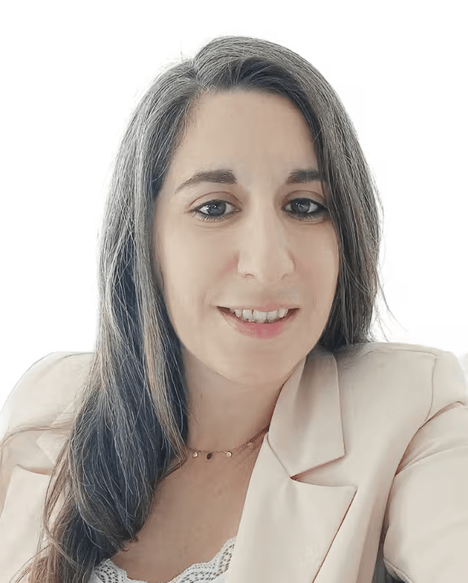 Portrait de Sandy Vicente, concierge locale Hostcare aux Pieux et ses alentours